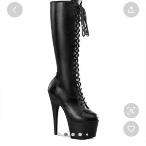 Black 7in Pleasers - like new